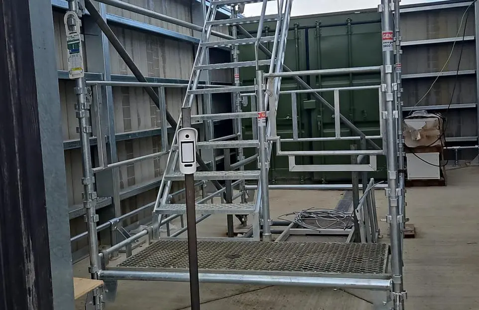 Temporary construction site security system supporting CCTV and alarm monitoring